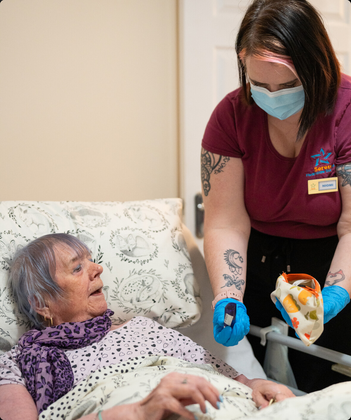 A Seren carer supporting a client at home